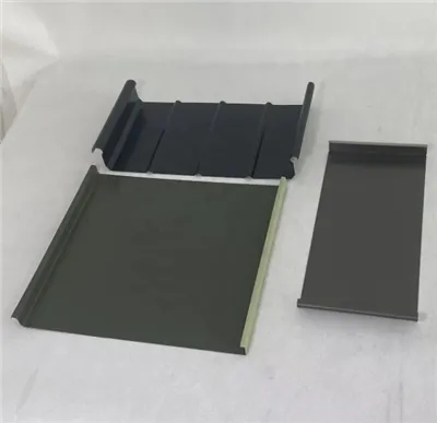 Panel atap logam pengunci vs . panel jahitan berdiri